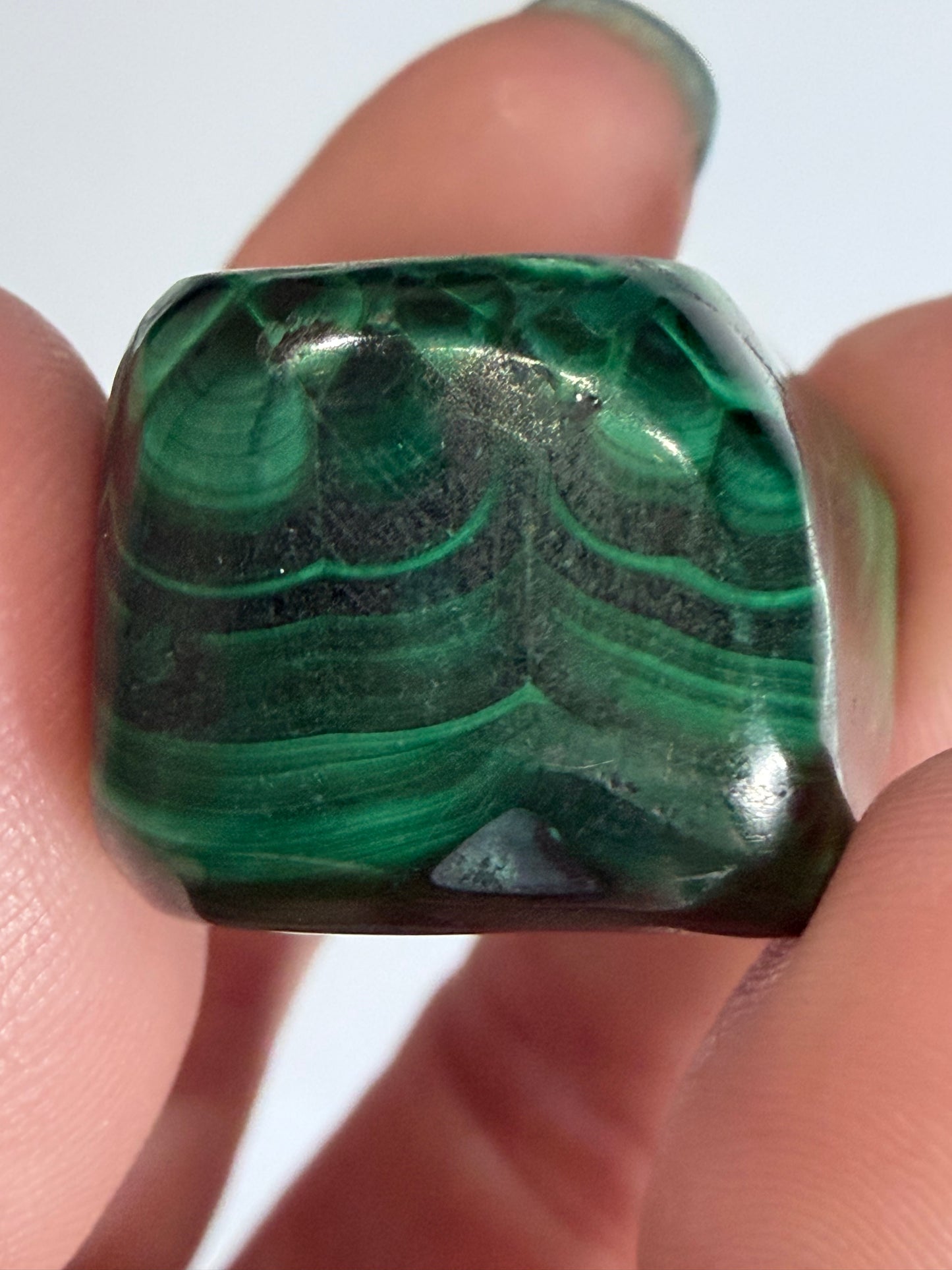 Malachite Tumble Stone – Natural Banded Patterns E -