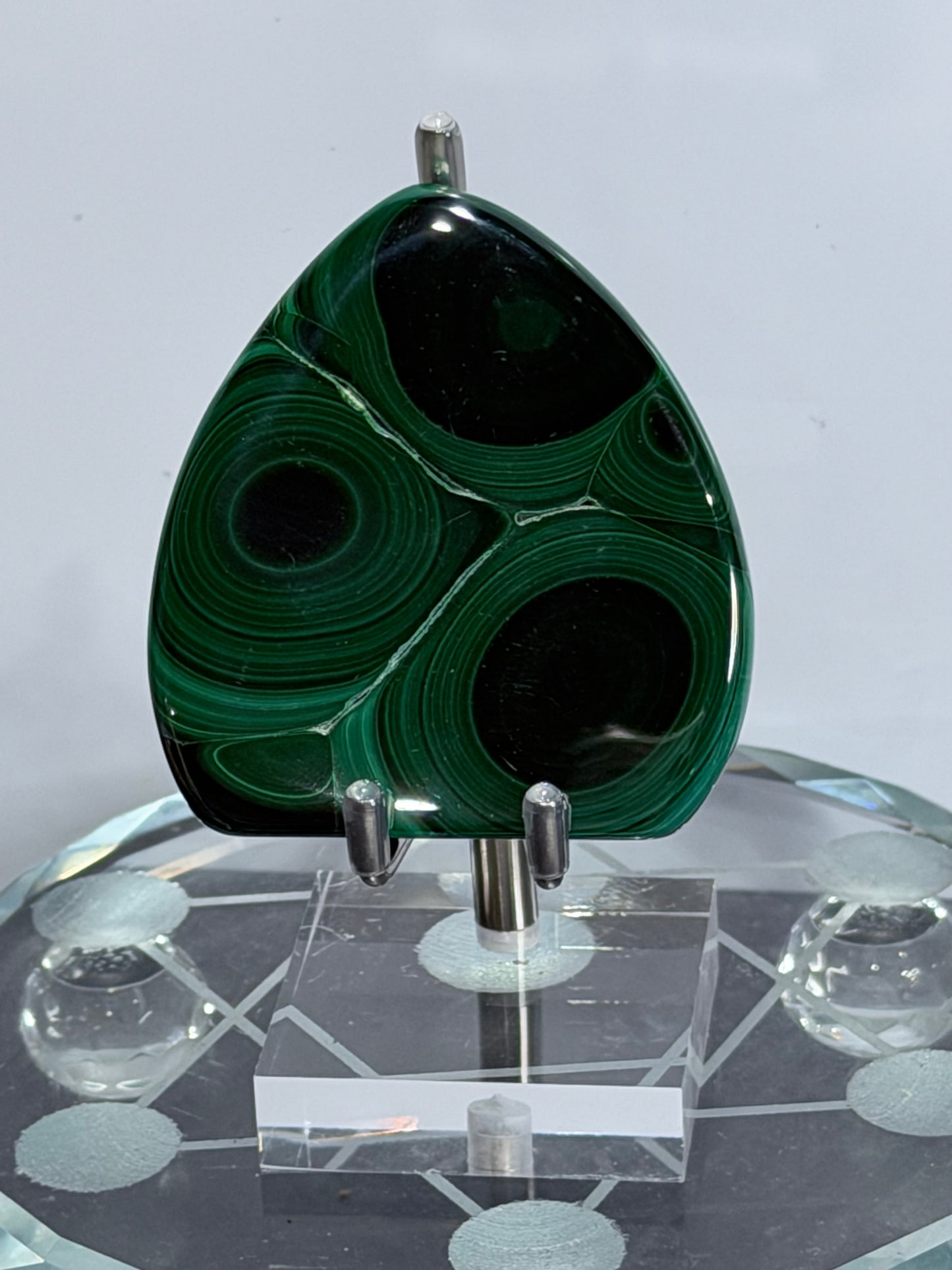 Malachite Freeform With Stand – 5.7cm (B)