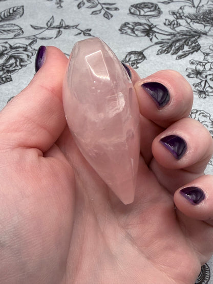 Rose Quartz Heart – Self Love & Calm (98g | 6.2 × 5.7cm)