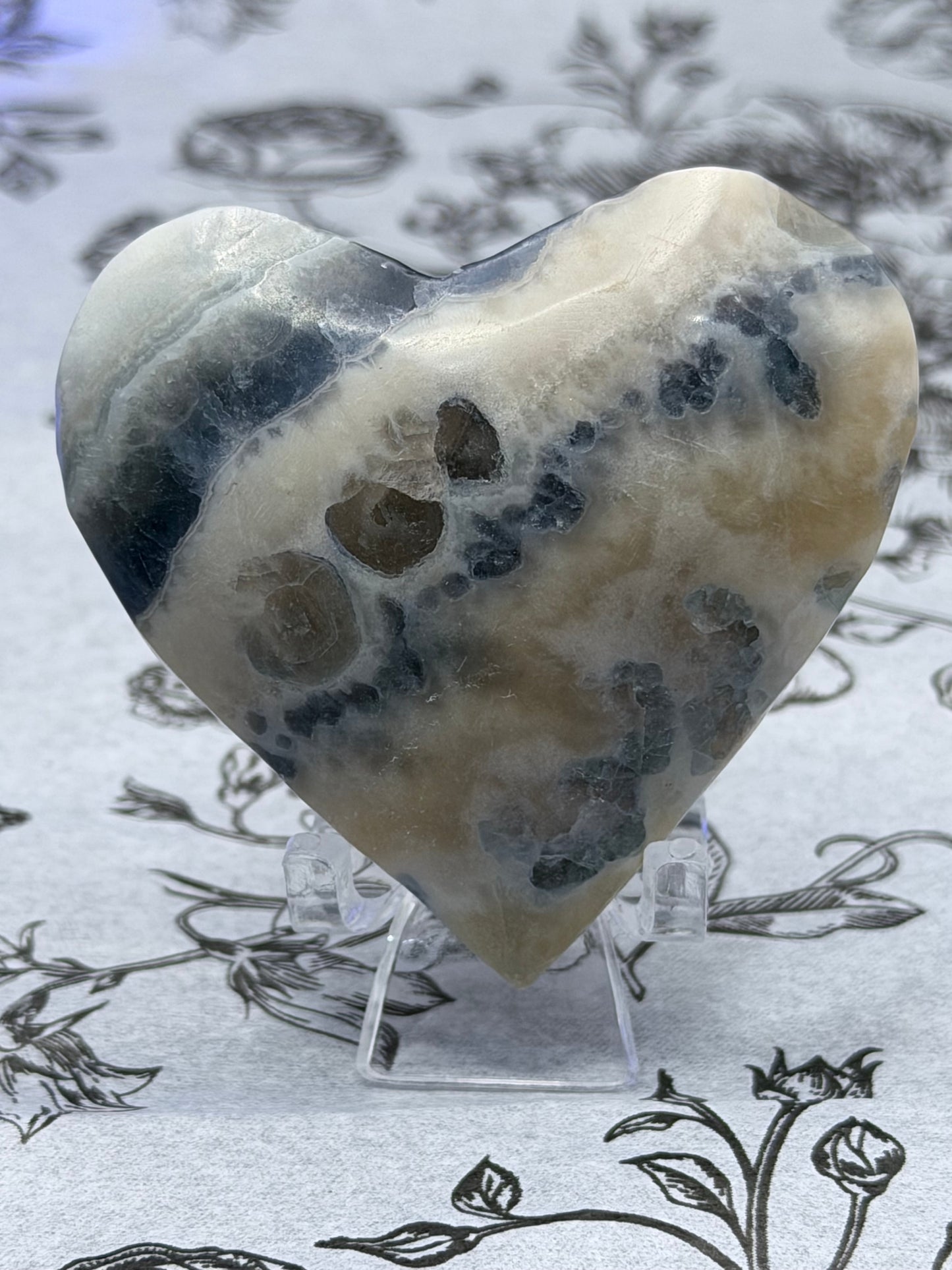 Fluorite in Matrix Heart – UV Reactive 
100g | 6 x 5.6cm