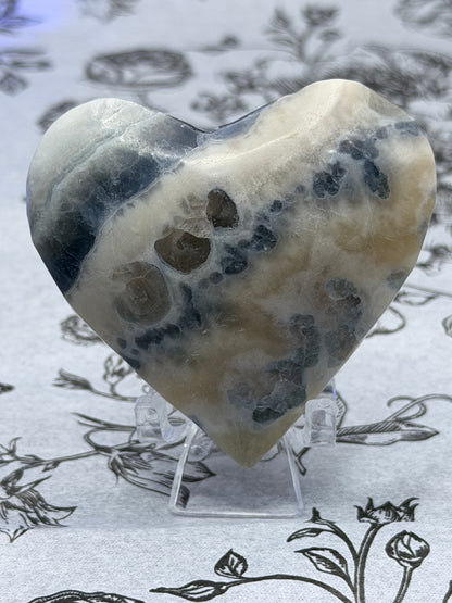 Fluorite in Matrix Heart – UV Reactive 
100g | 6 x 5.6cm