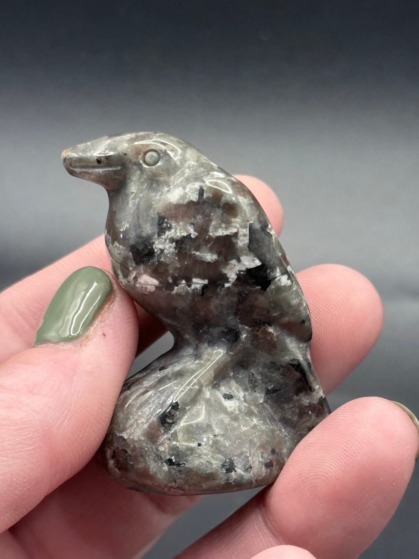 Yooperlite Raven Carving – UV Reactive