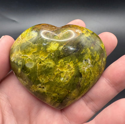 Green Opal Heart 157g (6.8 x 5.8cm)