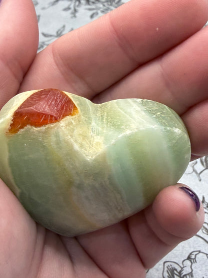 Green Onyx Heart (Self-Standing) – 5.3 x 5cm (90g)