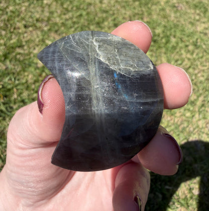 Labradorite Crescent Moon – 62g / 4.7cm