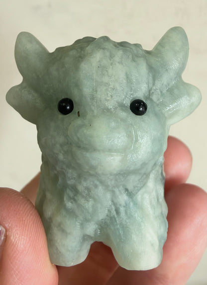 Pale Blue & Cream Highland Cow Carving – 5–6 cm