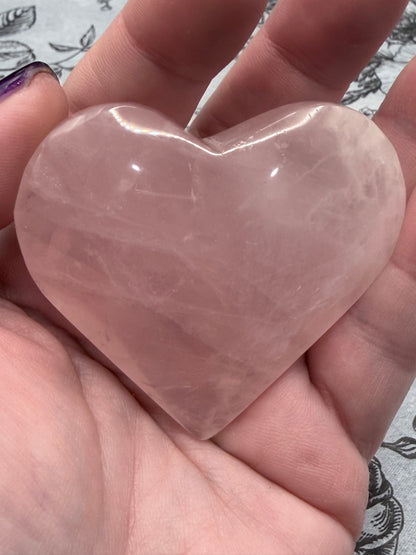 Rose Quartz Heart – Self Love & Calm (98g | 6.2 × 5.7cm)