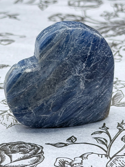 Kyanite Heart (Self-Standing) – 5.8 x 5.1cm | 105g