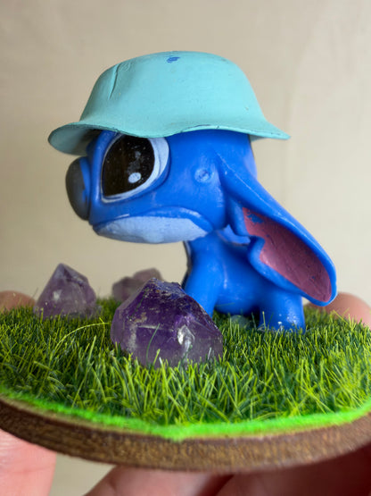 Bucket Hat Stitch Amethyst Mini Crystal Garden – 4cm