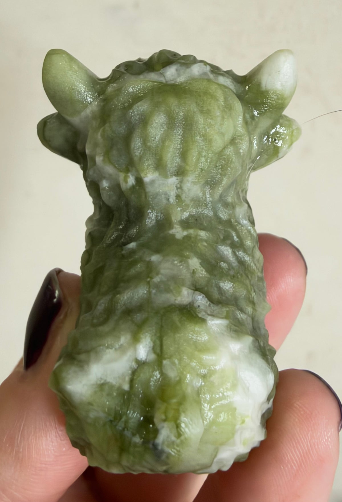 Highland Cow Green Serpentine Carving – 5–6 cm