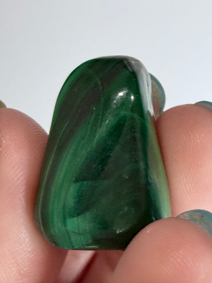 Malachite Tumble Stone – Soft Banded G -
