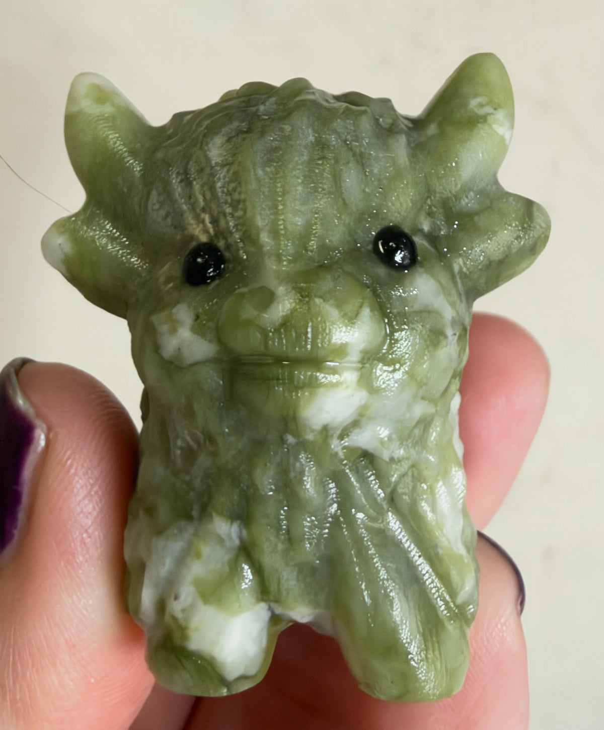 Highland Cow Green Serpentine Carving – 5–6 cm