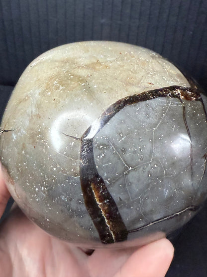 Septarian “Dino Egg” (1kg) – UV Reactive