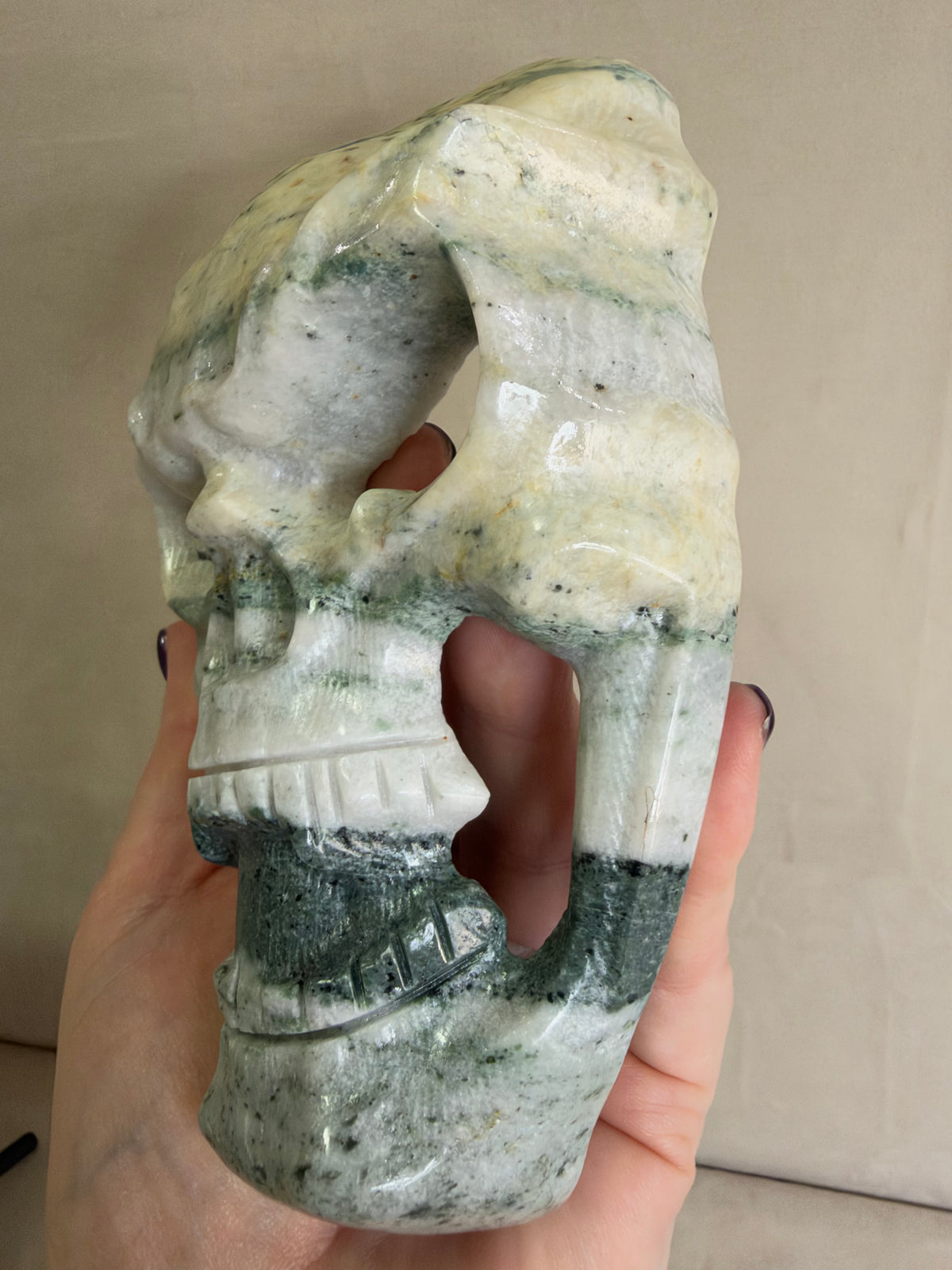 Serpentine Skull Mask Carving with Stand – Green & Cream – 14.5 cm