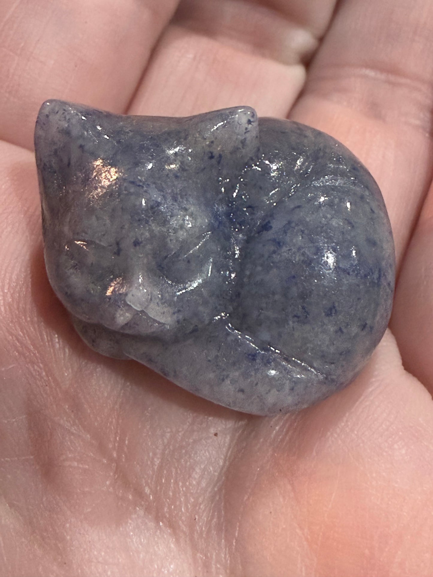 Sleeping Cat Crystal Carving – 3cm (Mixed Materials)