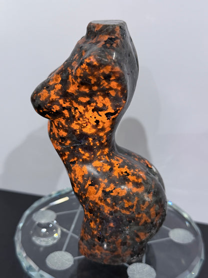 Yooperlite Goddess Torso – UV Reactive - 562g 12cm