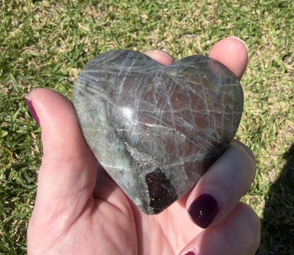 Labradorite High Flash Heart Carving – 187g (7.1 x 6.5cm)