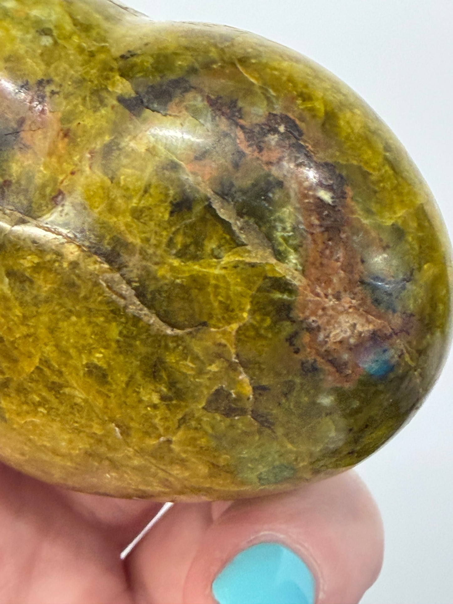 Green Opal Heart with Stand – 165g | 7 × 6.3cm A