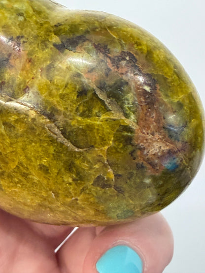 Green Opal Heart with Stand – 165g | 7 × 6.3cm A