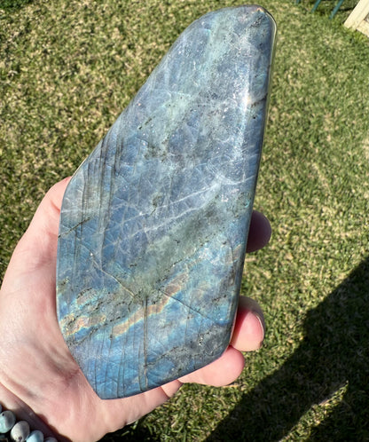 Flashy Labradorite Freeform – 685g - Crystal wonderland By Lisa