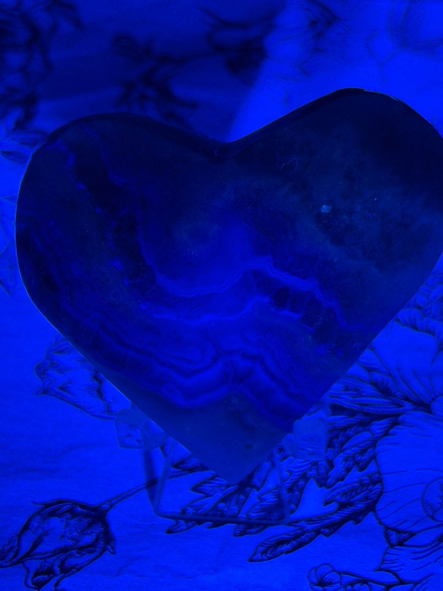 Fluorite in Matrix Heart – 100g | 6 x 5.6cm (UV Reactive) 💙✨