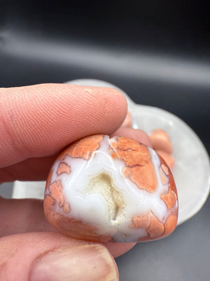 High Quality Pink Petal/ Pink Agate Tumbles