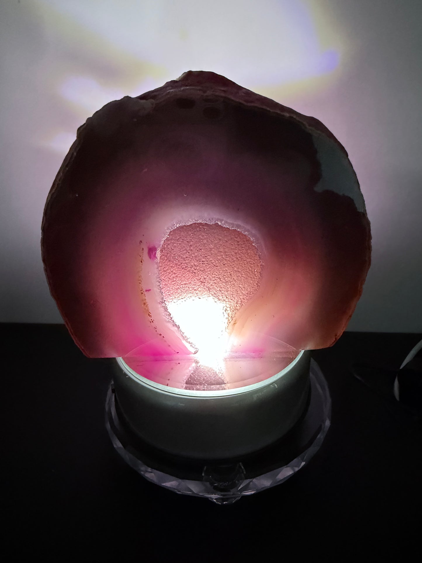 Pink Dyed Agate Geode Lamp – 1kg