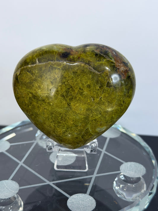 Green Opal Heart with Stand – 165g | 7 × 6.3cm A