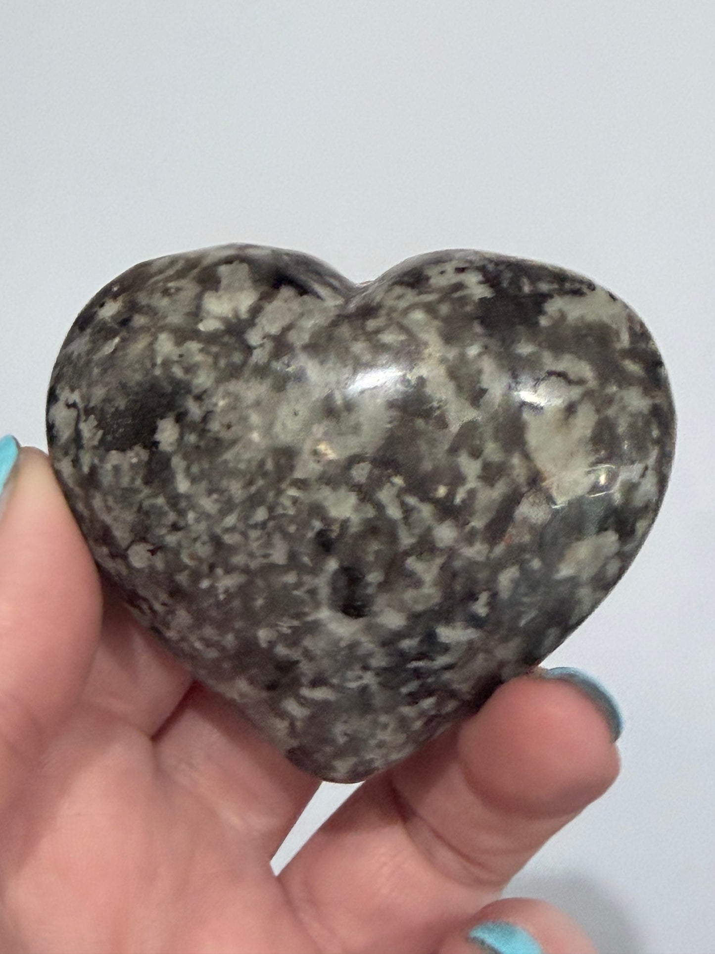 Yooperlite Heart – 167gUV Reactive - 6.6cm