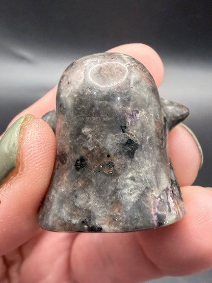 UV Reactive Ghost Carving – Yooperlite 3cm