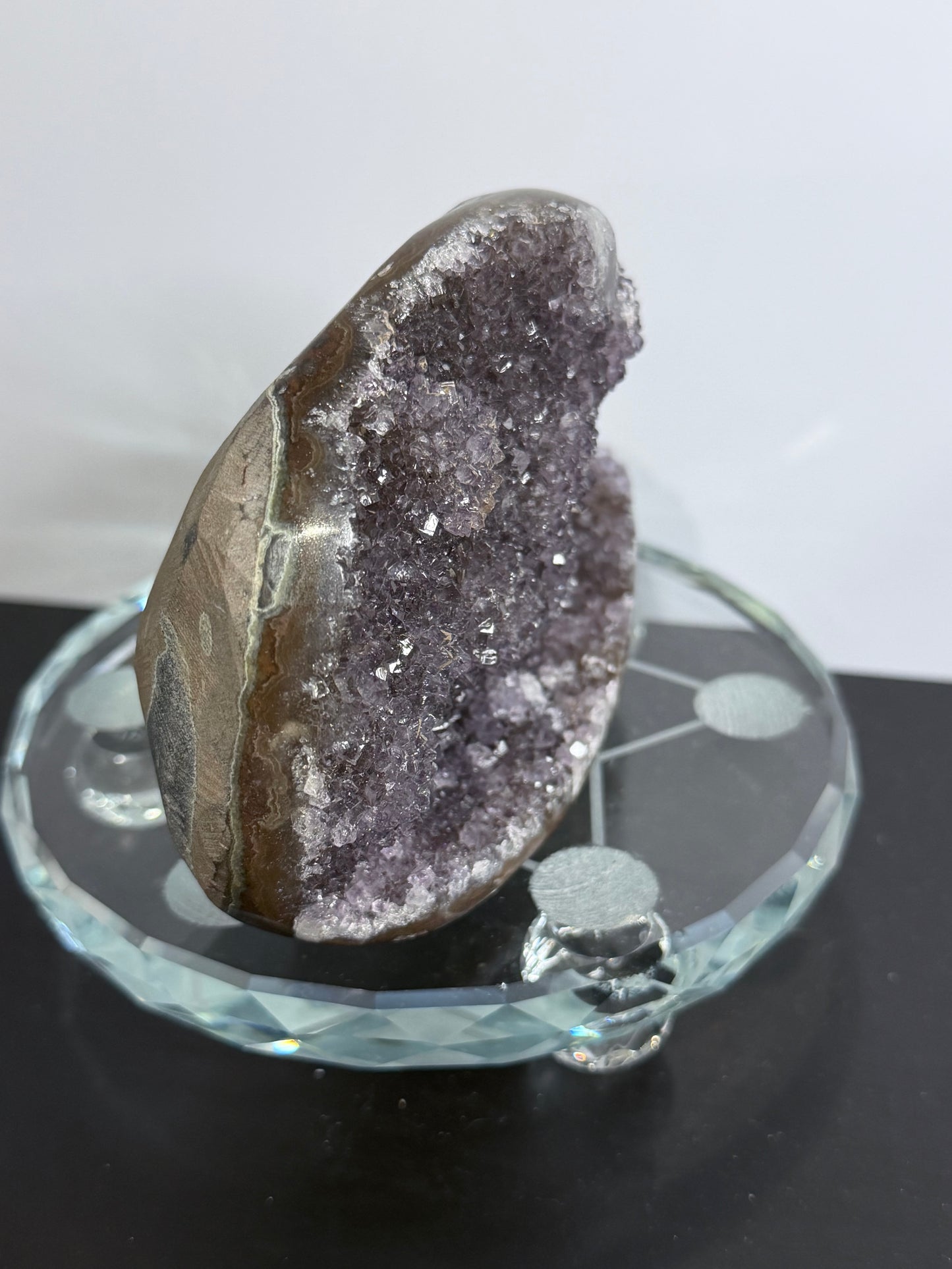 Red Amethyst Druzy Crystal Charging Bowl – Sparkling Agate Geode Freeform (410g)