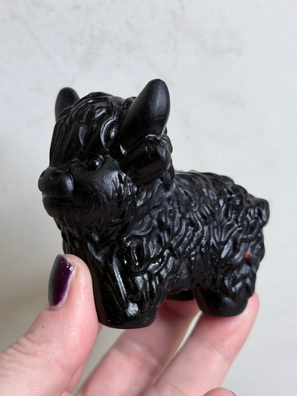 Black Obsidian Highland Cow Carving – 8 cm
