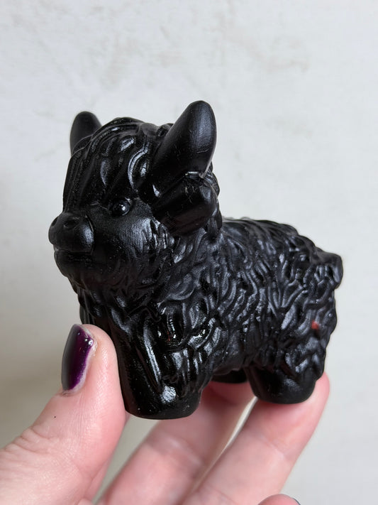 Black Obsidian Highland Cow Carving – 8 cm