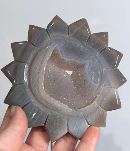 Agate Druzy Sunflower Carving with Acrylic Display Stand – 12.5cm | 262g