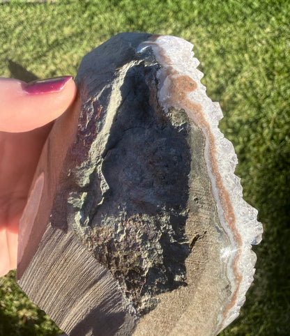 Amethyst Geode – 875 g (11 × 7.6 cm)