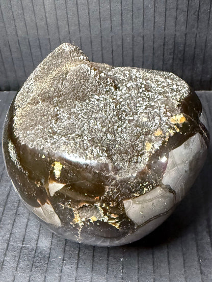 Septarian “Dino Egg” (1kg) – UV Reactive