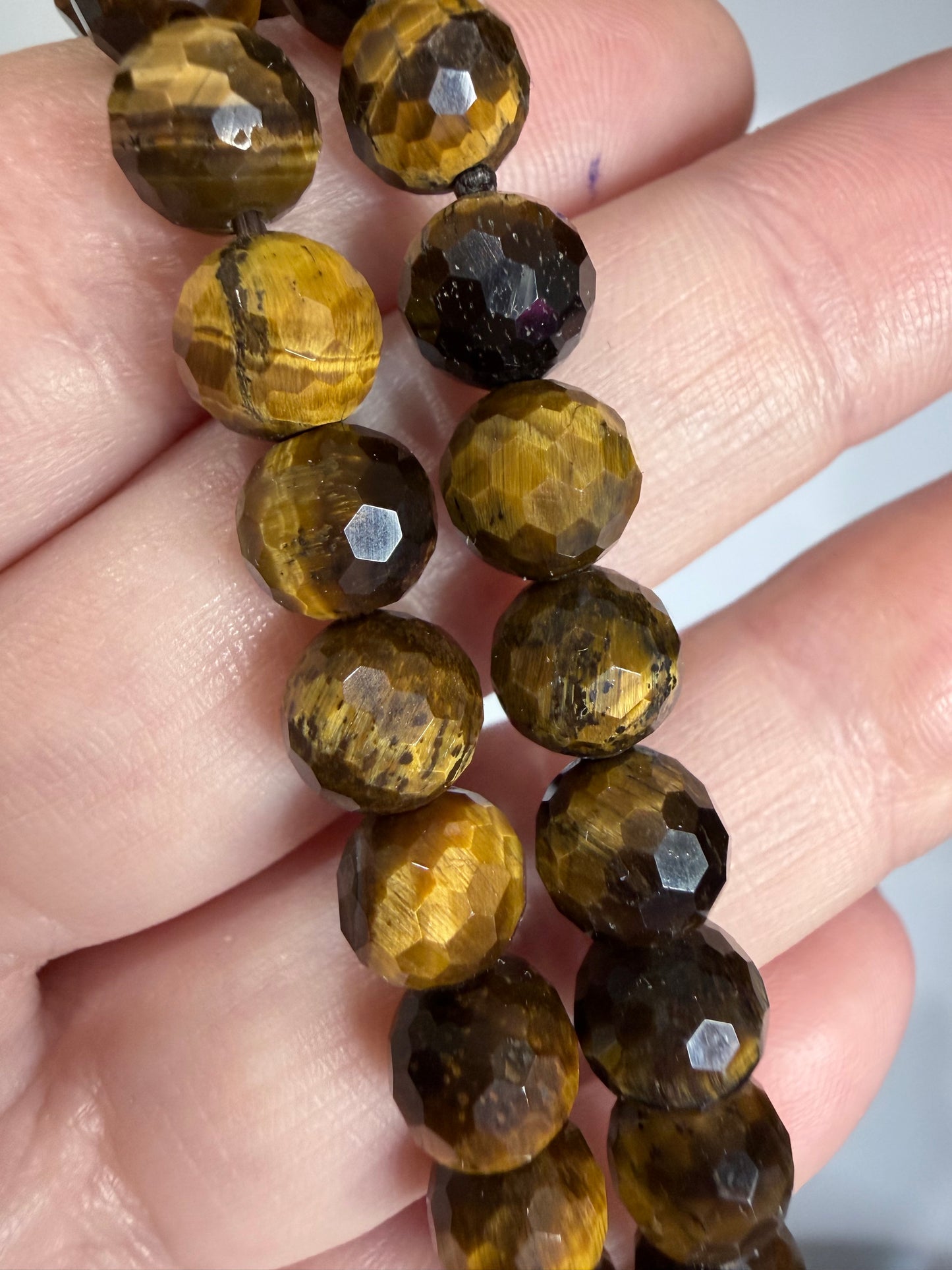 8mm Tiger’s Eye Faceted Bracelet

Confidence • Protection • Strength
