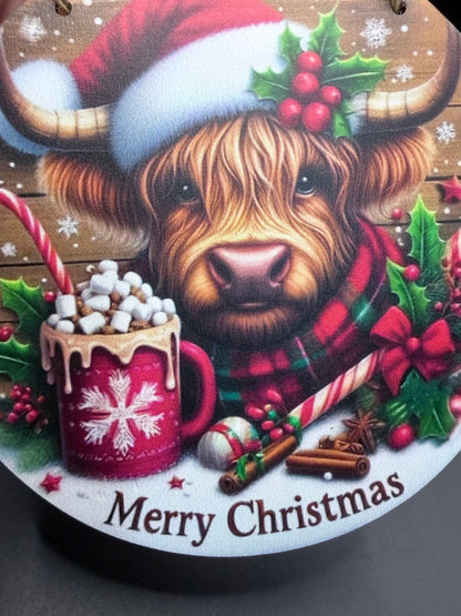 Highland Cow Christmas Hanging Sign – Rustic Round Décor