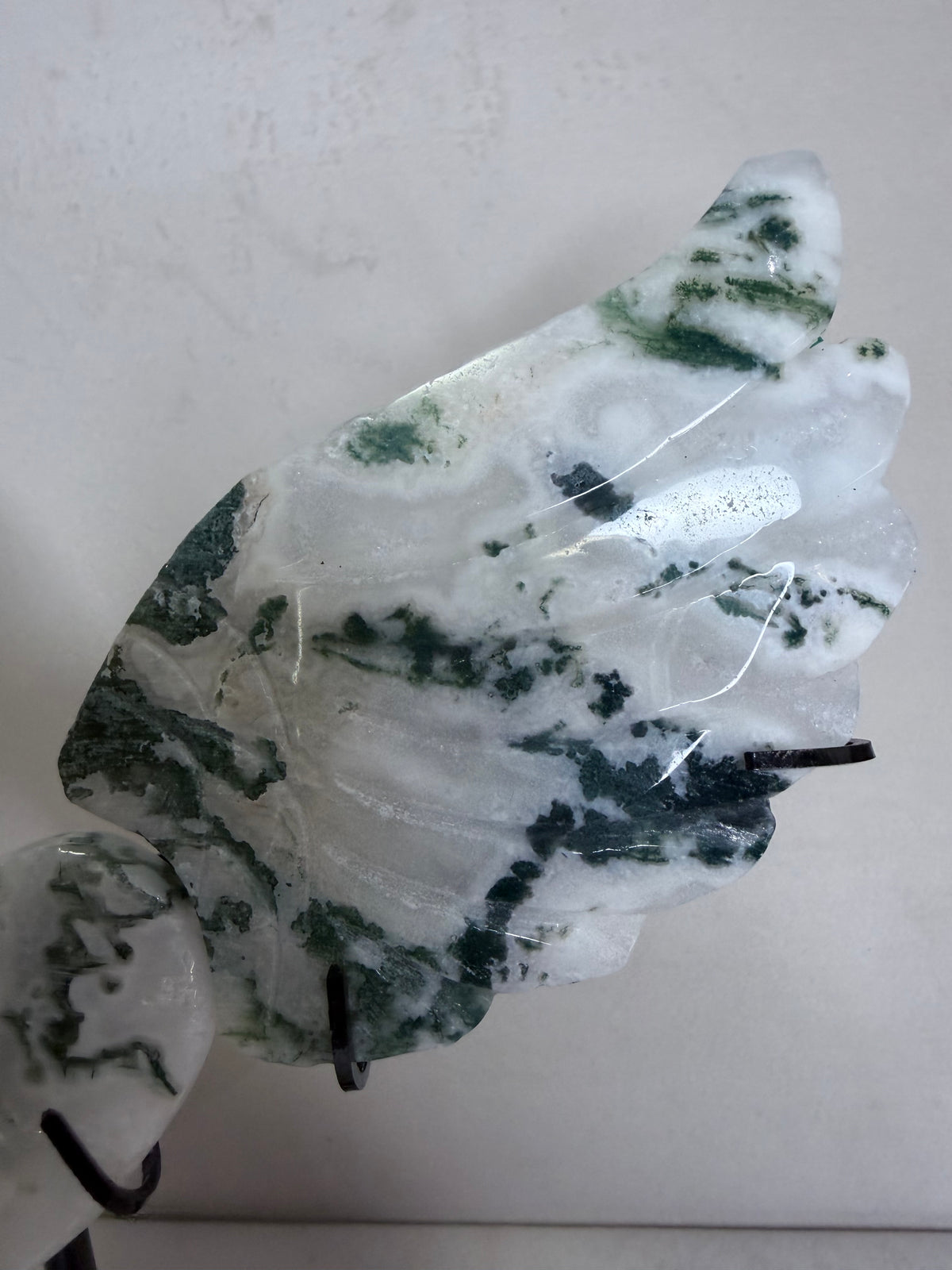Moss Agate Angel Wings with Heart on Stand – 25cm