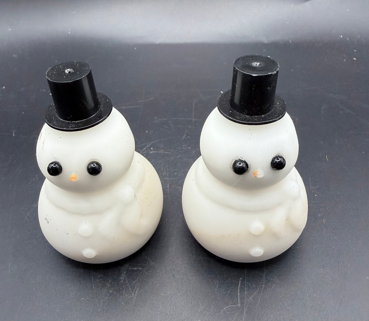 Snowman White Marble Carving with Black Top Hat – 8 cm