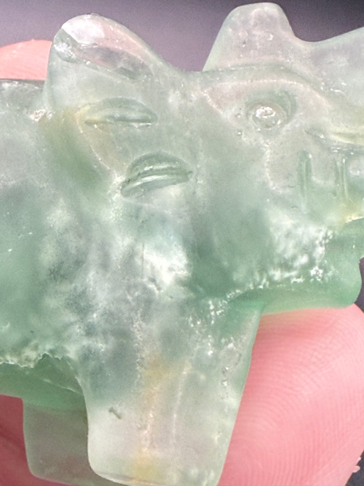 Green Fluorite Elephant – 5.3 × 3.8cm