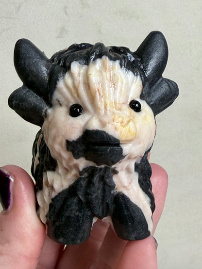 Pink Zebra Stone Highland Cow Carving – Pink & Cream, 8 cm