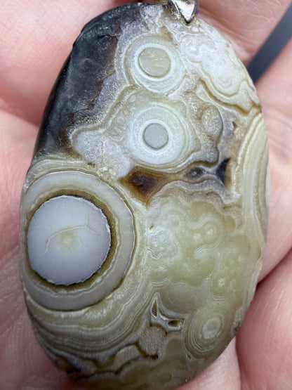 Gobi Eye Agate Pendant – Rare Desert Agate | 4cm