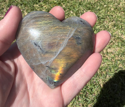 Labradorite High Flash Heart Carving – 208g (7.3 x 6.8cm)