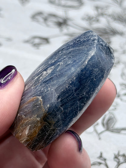 Kyanite Heart (Self-Standing) – 5.8 x 5.1cm | 105g