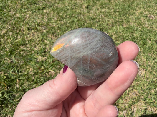 Labradorite Crescent Moon – 68g / 4.8cm