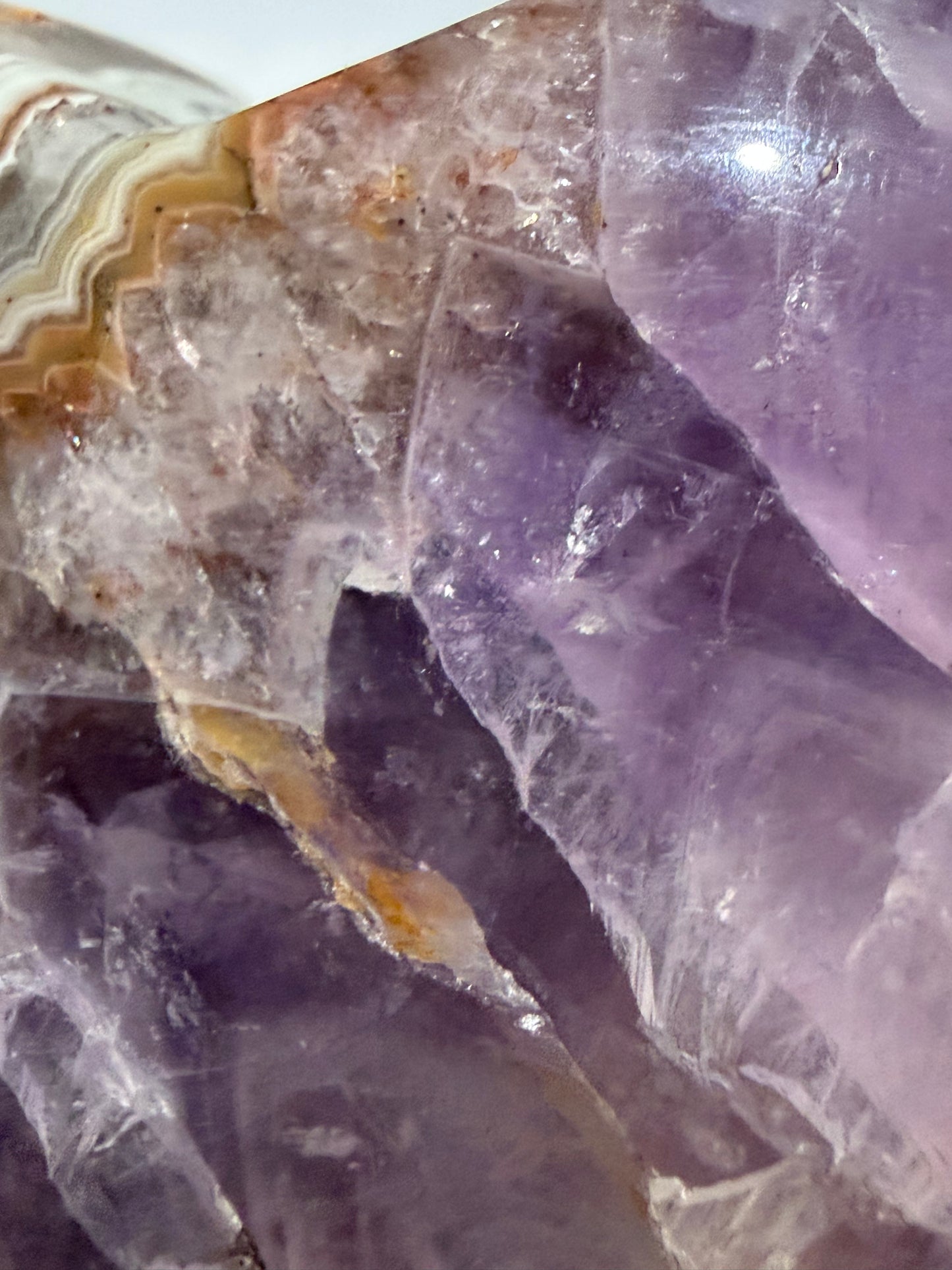 💜 Amethyst with Agate Banding Free-Standing Stone – 8 × 6.7 cm | 190 g A