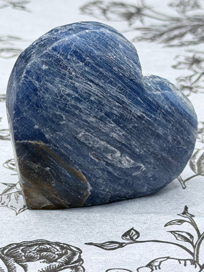 Kyanite Heart (Self-Standing) – 5.8 x 5.1cm | 105g