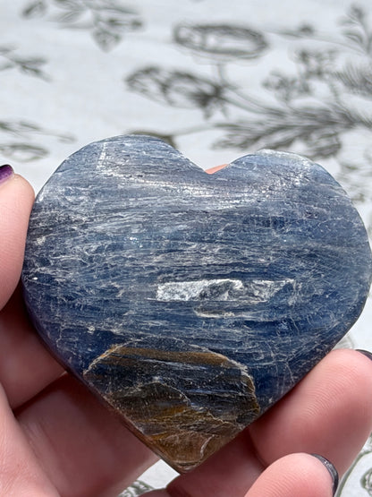 Kyanite Heart (Self-Standing) – 5.8 x 5.1cm | 105g