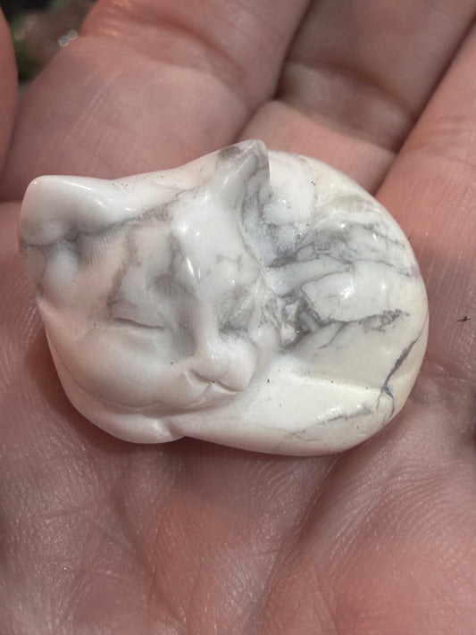 Sleeping Cat Crystal Carving – 3cm (Mixed Materials)